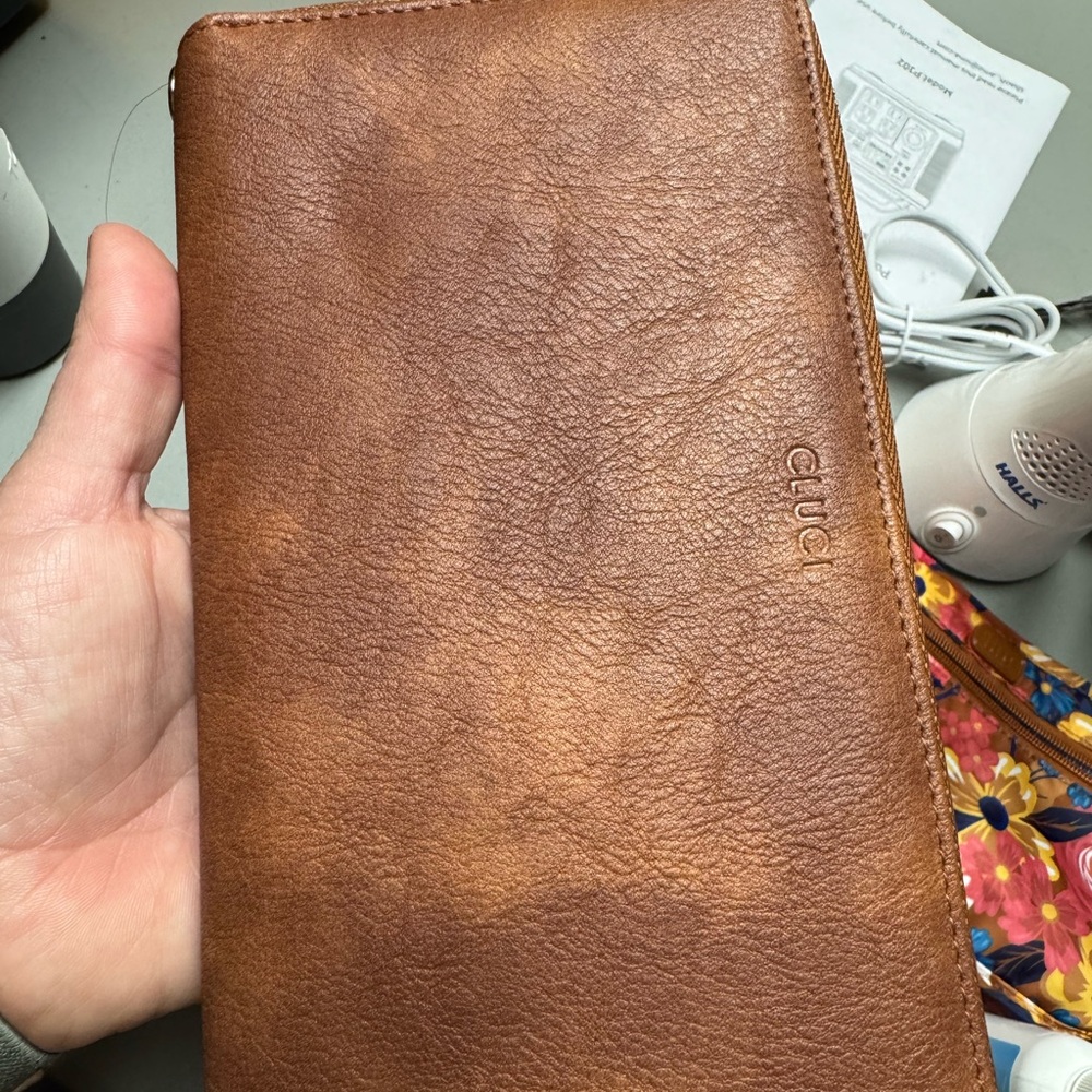 Cluci Genuine Leather Zip Wallet in Rustic Brown